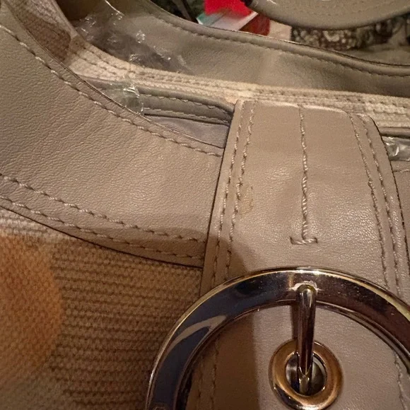 Soho Coach Gray and Cream soho bag - Picture 7 of 13